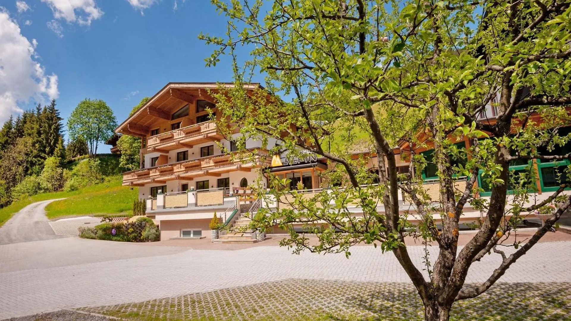 Ravishing Apartment In Saalbach With Sauna Near Ski Slopes